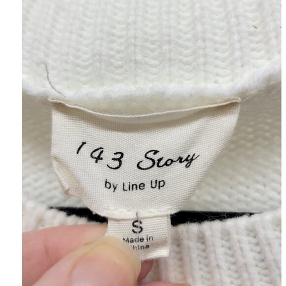 143 Story Distressed Smiley Face Sweater Small - Picture 4 of 7